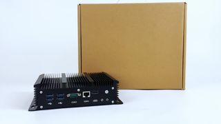 इंटेल कोर i5 8279U प्रोसेसर सॉफ्ट राउटर 6 LAN 1 RS232 COM 1 RJ45 COM